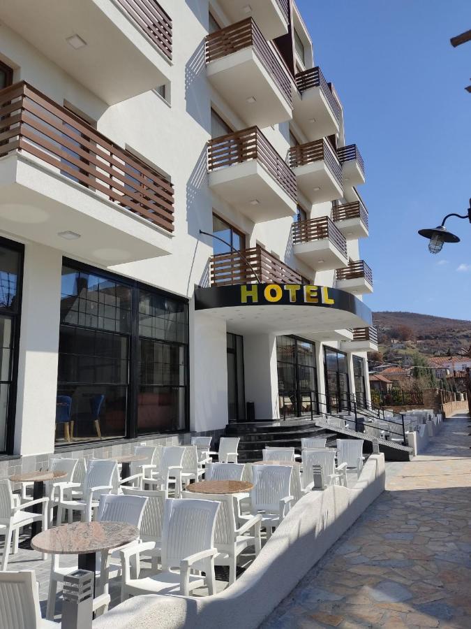 Grand Hotel Pogradec Exteriör bild